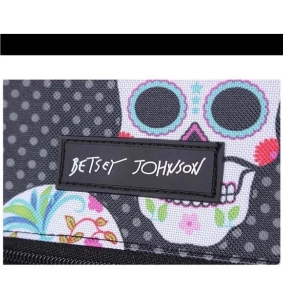 BETSEY JOHNSON “SKULL PARTY!” WHEELED DUFFLE  LUGGAGE TRAVEL BAG - Picture 4 of 8